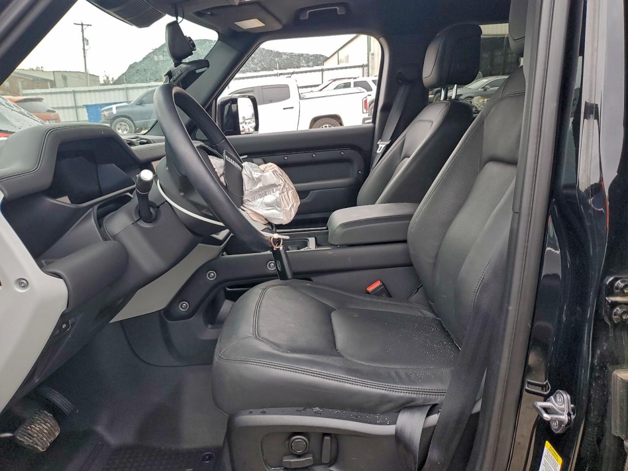 Land Rover Defender 110 S Image 9