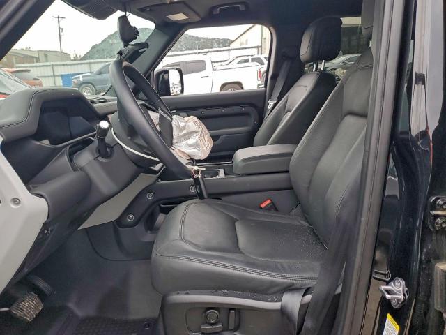 Land Rover Defender 110 S Image 9