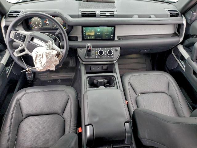 Land Rover Defender 110 S Image 13