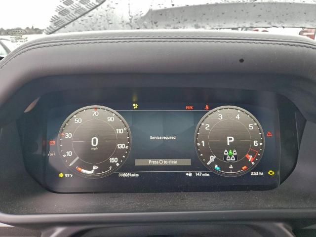 Land Rover Defender 110 S Image 12