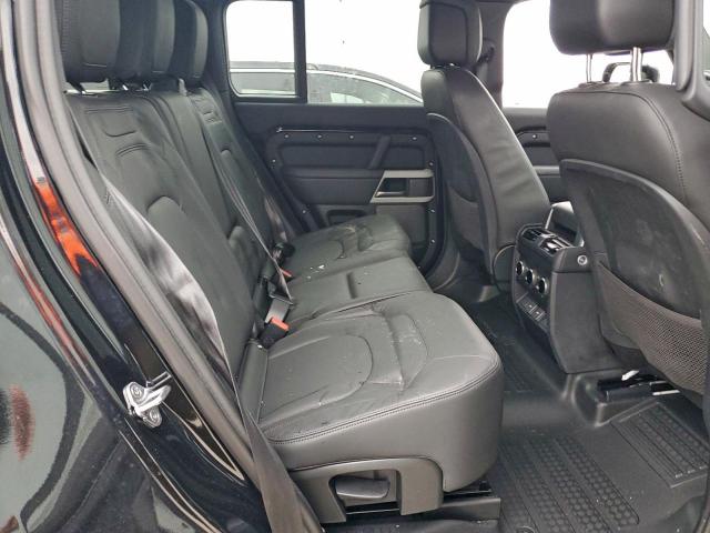 Land Rover Defender 110 S Image 4