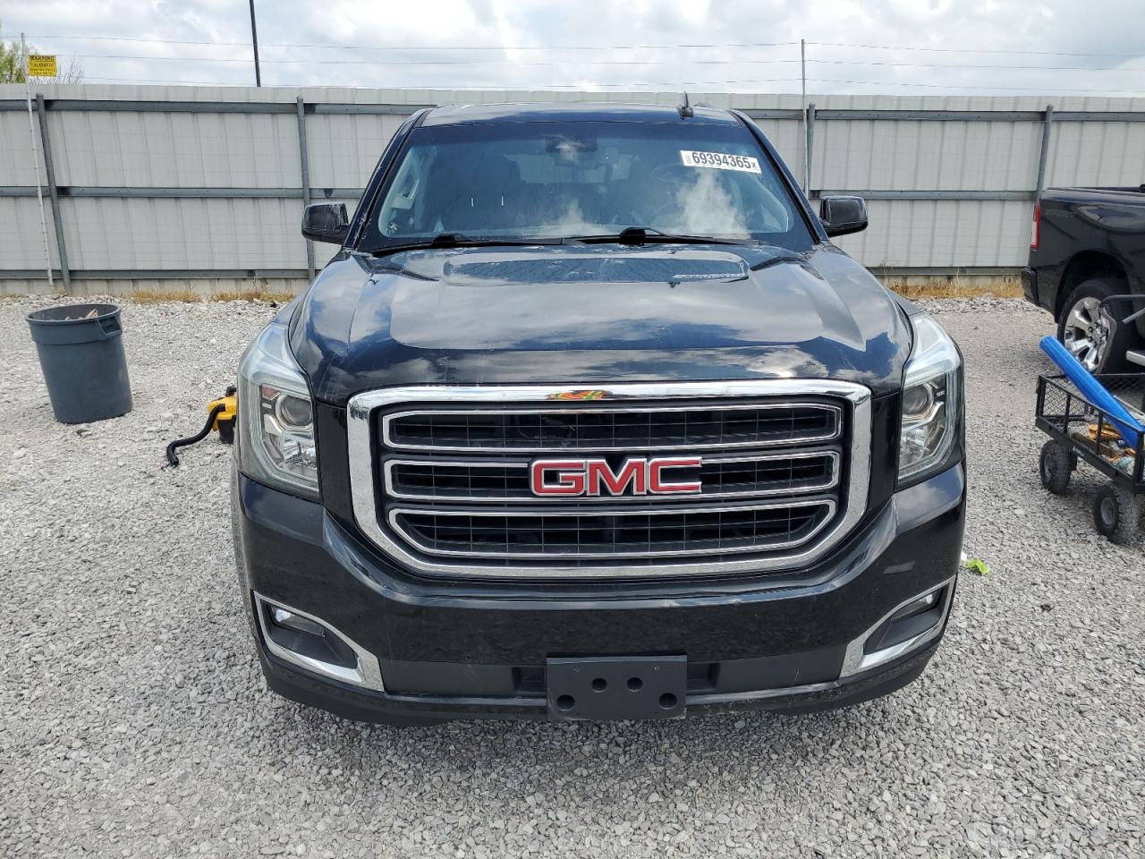 GMC Yukon Slt Image 3