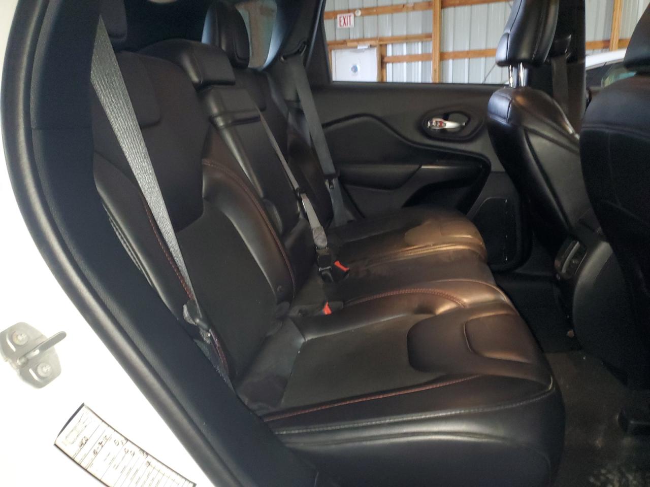 Jeep Cherokee Trailhawk Image 11