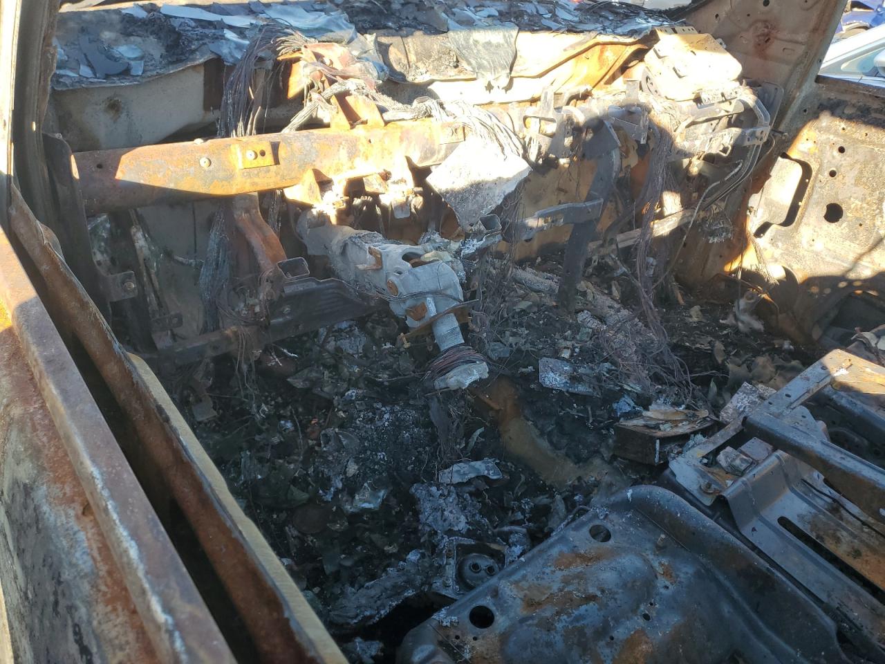 Nissan Titan Xe Image 11