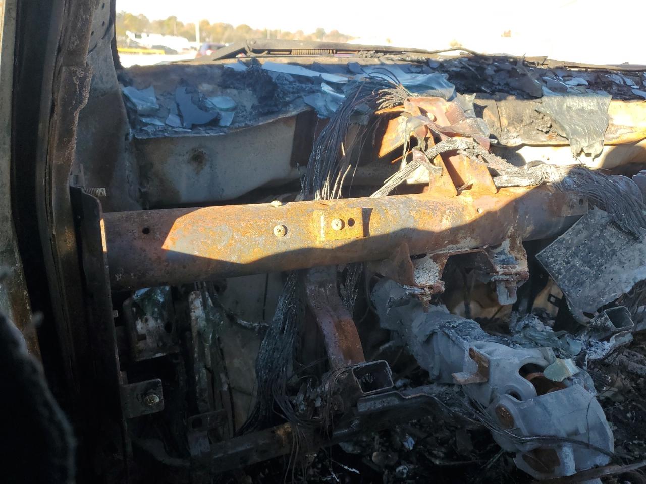 Nissan Titan Xe Image 8