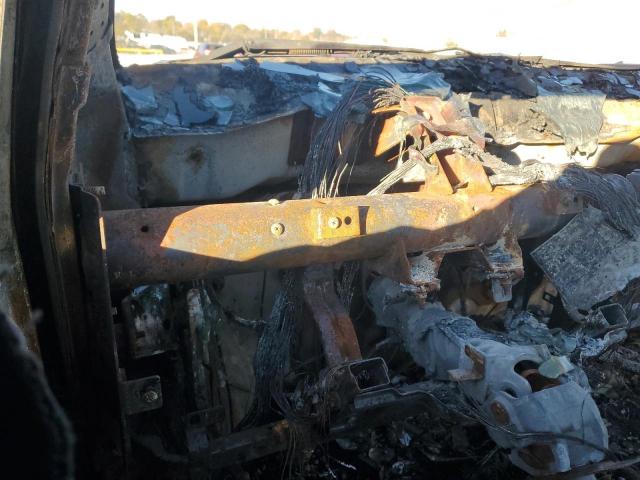 Nissan Titan Xe Image 8