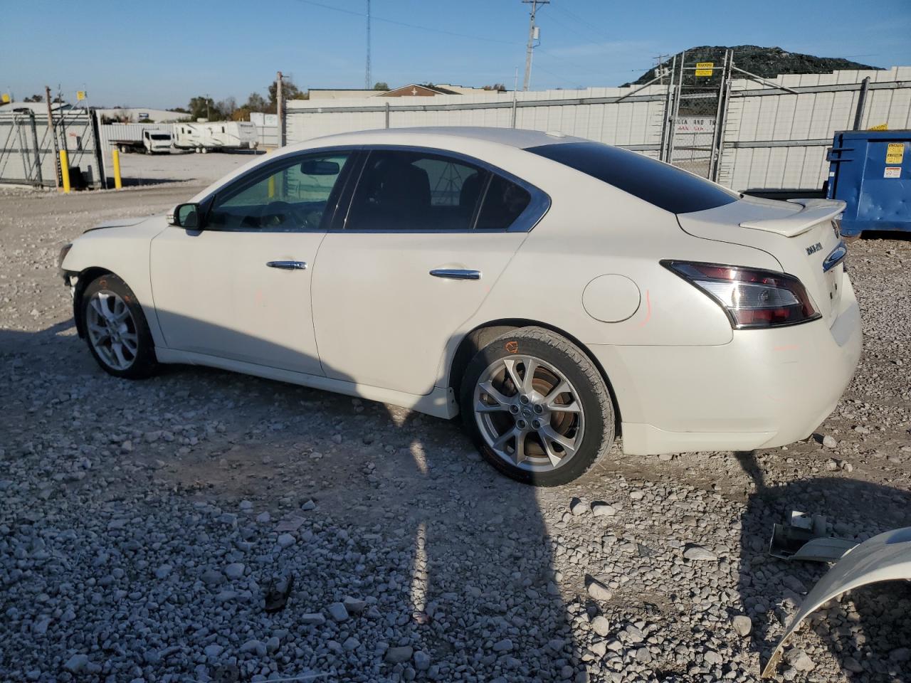 Nissan Maxima S Image 2