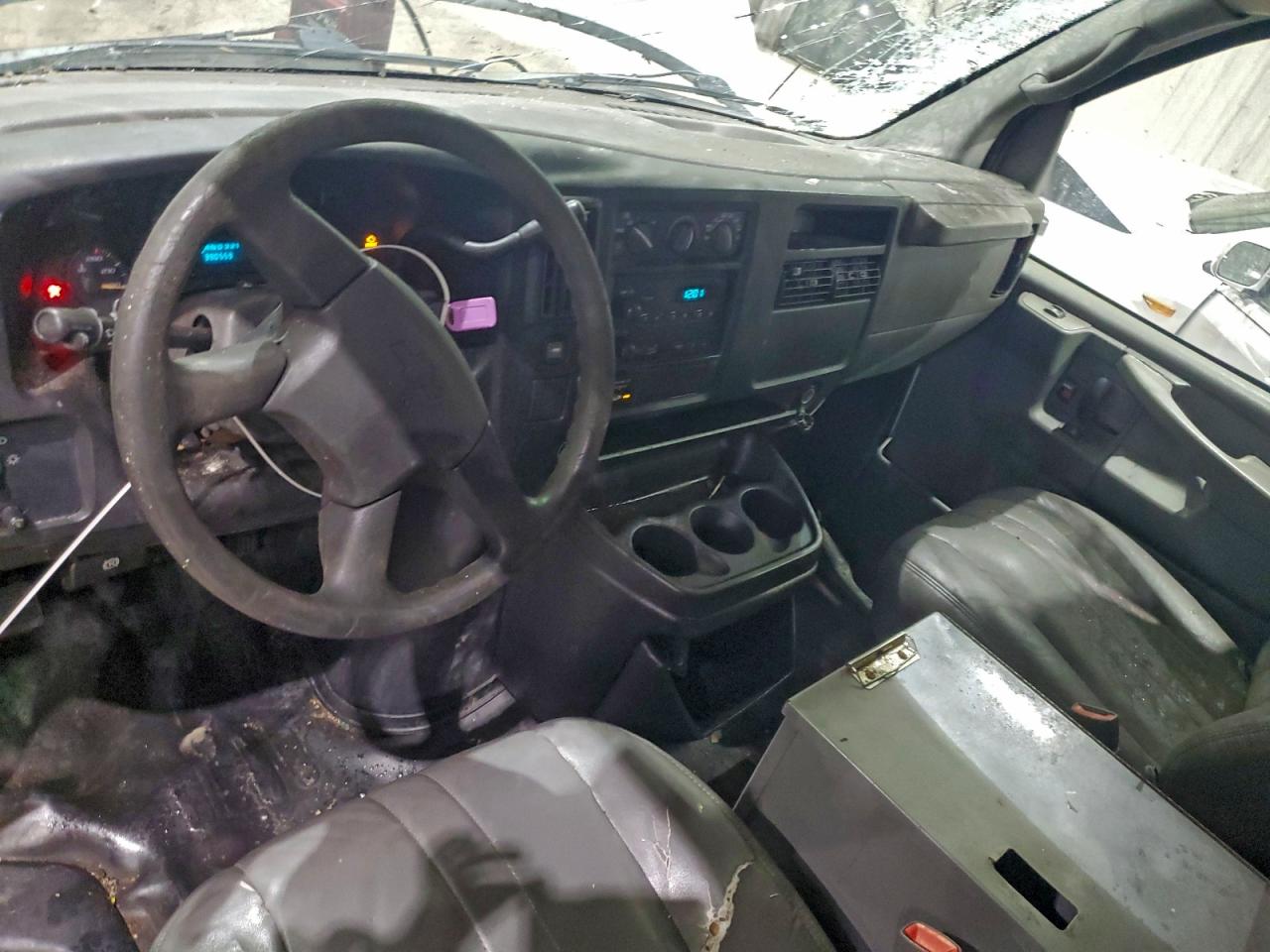 Chevrolet Express Image 3