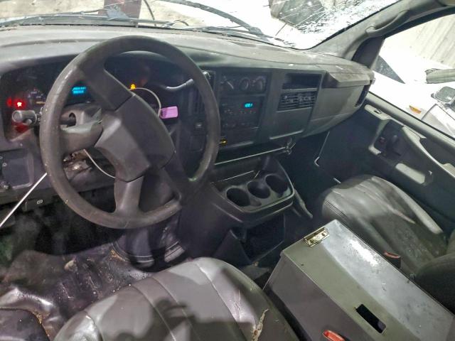 Chevrolet Express Image 3