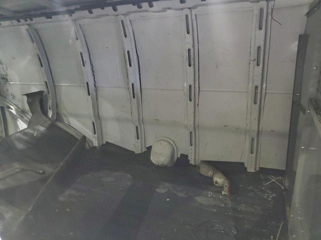 Chevrolet Express Image 9