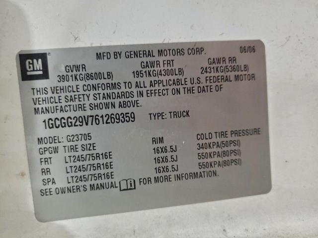 Chevrolet Express Image 2