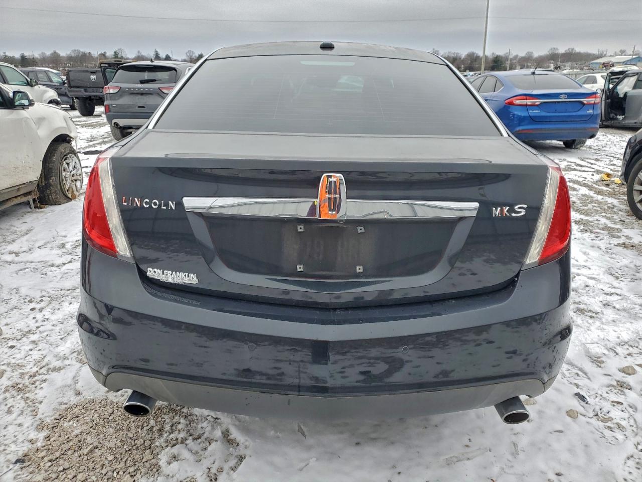 Lincoln MKS Image 12