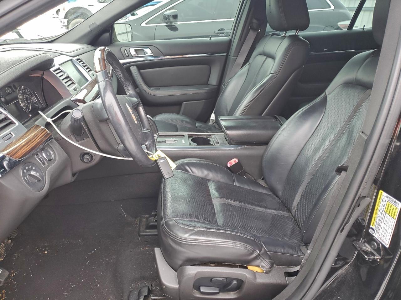 Lincoln MKS Image 10