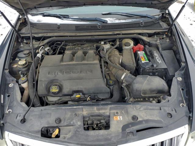 Lincoln MKS Image 9