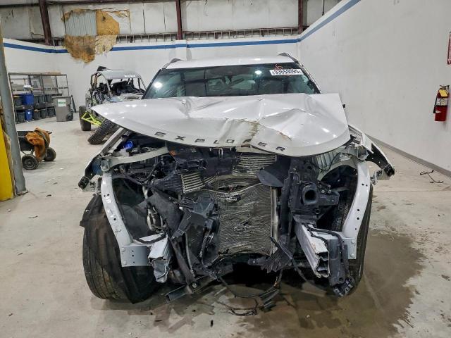 Ford Explorer Xlt Image 2