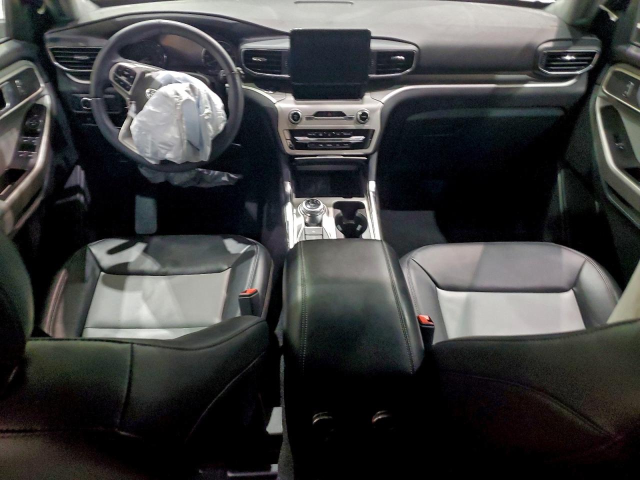 Ford Explorer Xlt Image 7