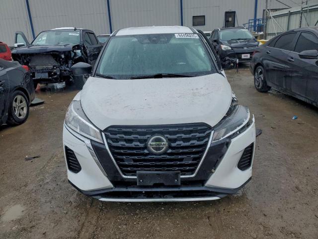 Nissan Kicks S Image 4