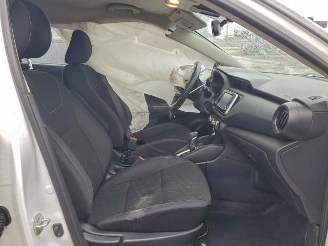 Nissan Kicks S Image 2