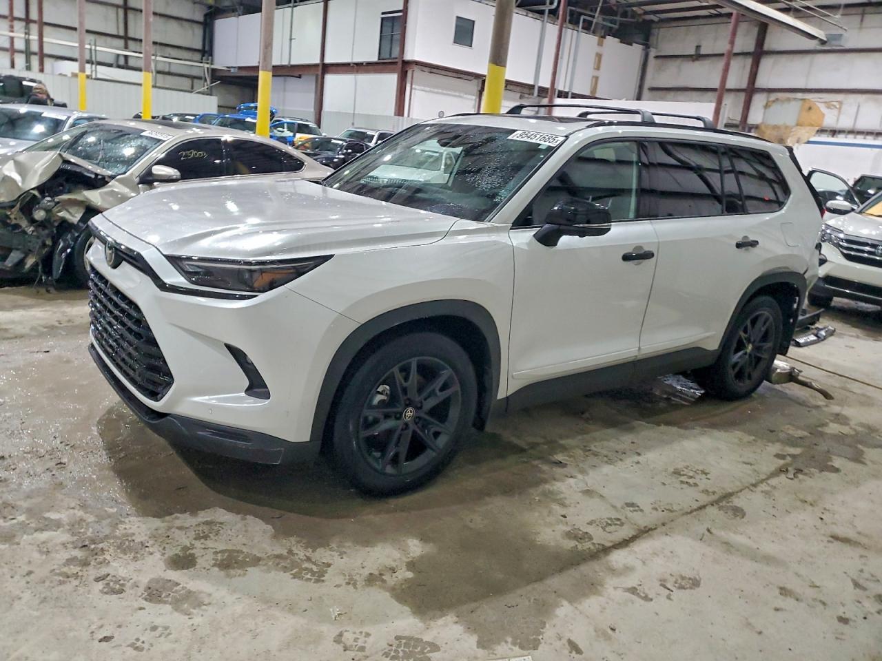 Toyota Grand High Le Image 1