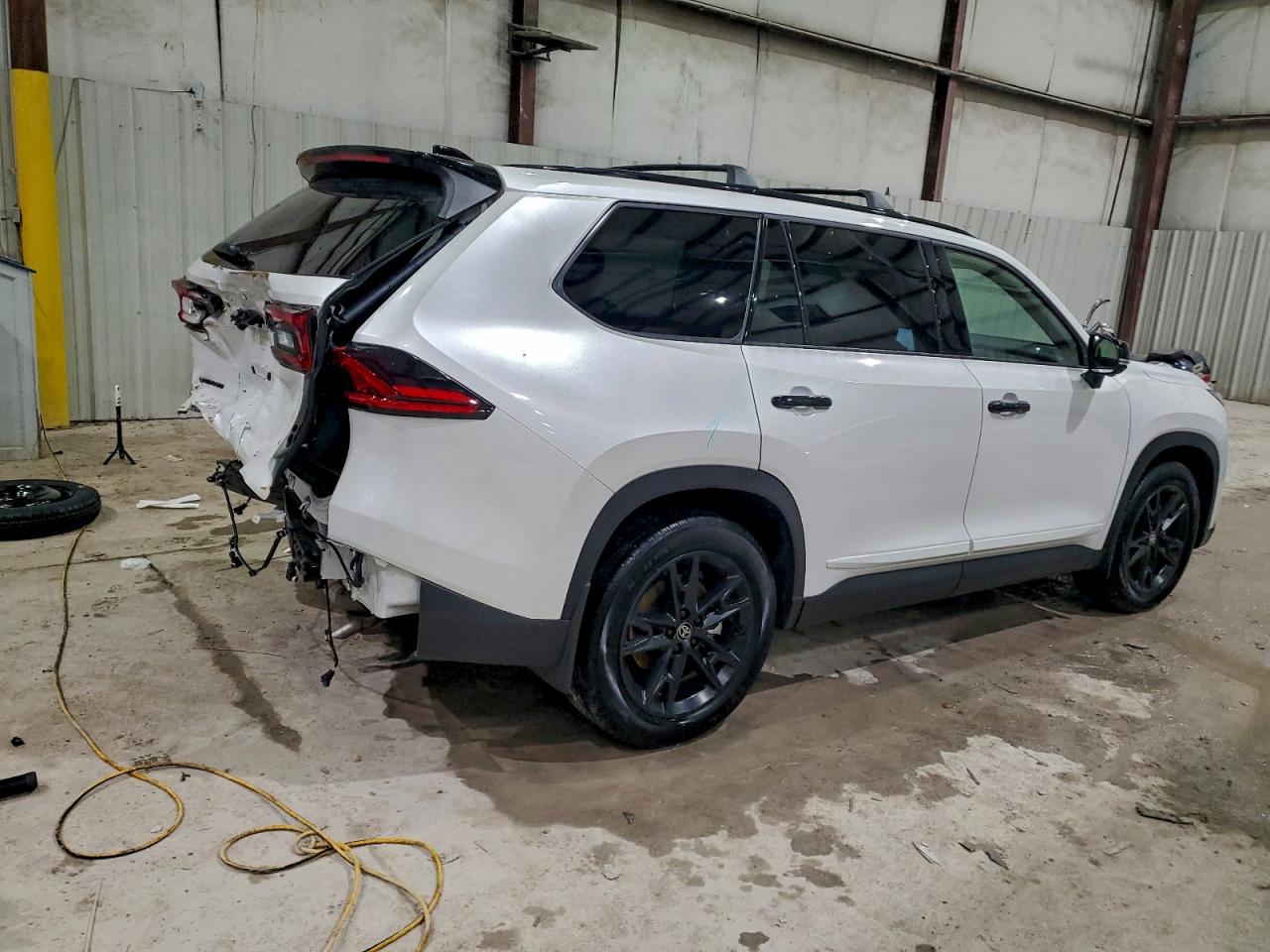 Toyota Grand High Le Image 11