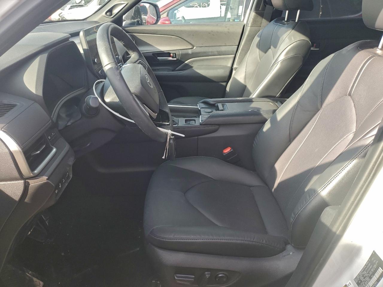 Toyota Grand High Le Image 5