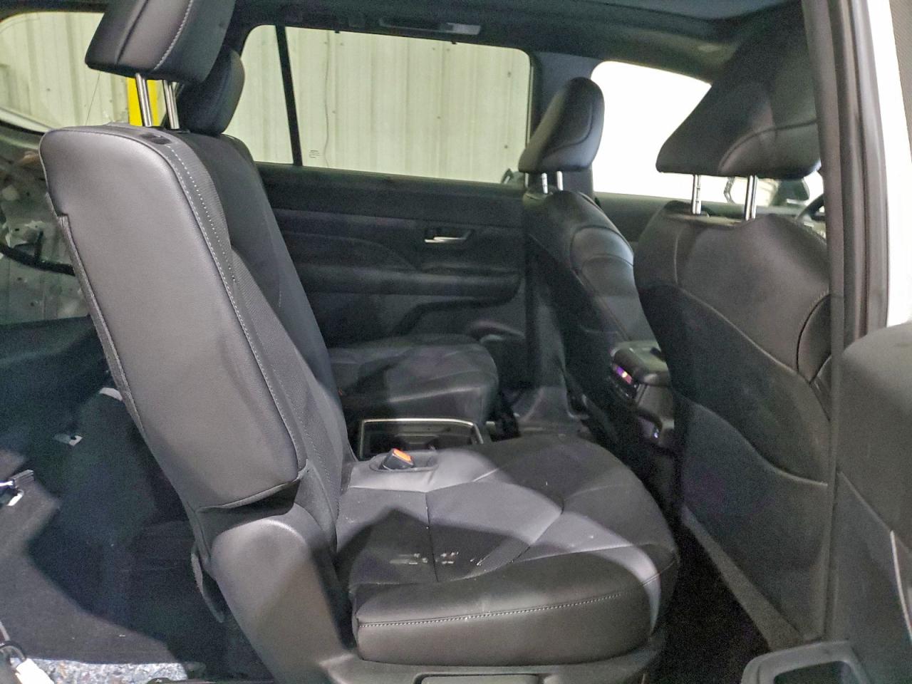 Toyota Grand High Le Image 12