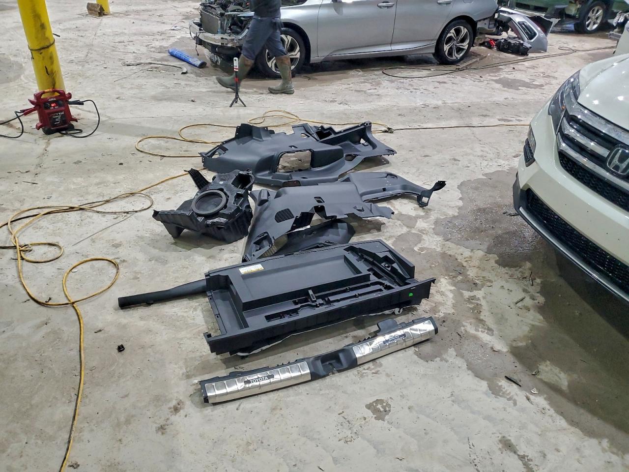 Toyota Grand High Le Image 13