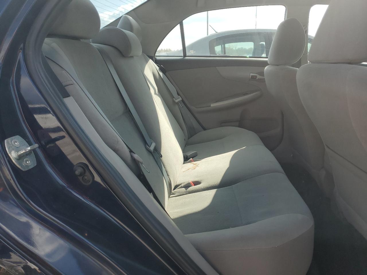 Toyota Corolla Base Image 11