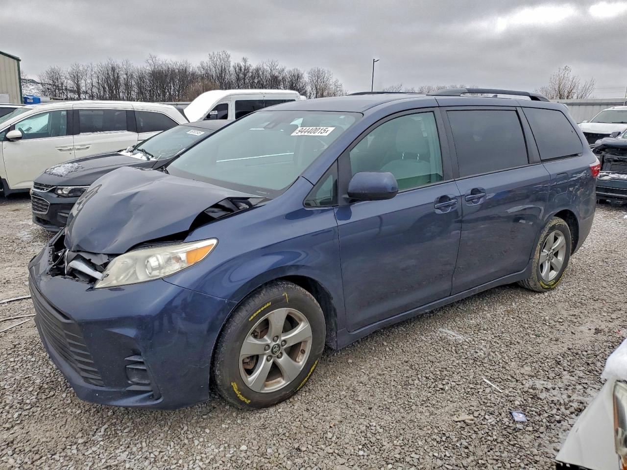Toyota Sienna Le Image 1