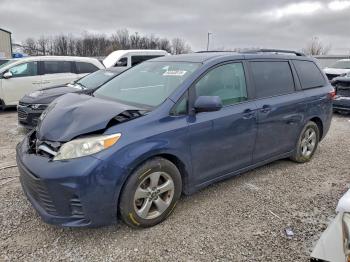 Salvage Toyota Sienna
