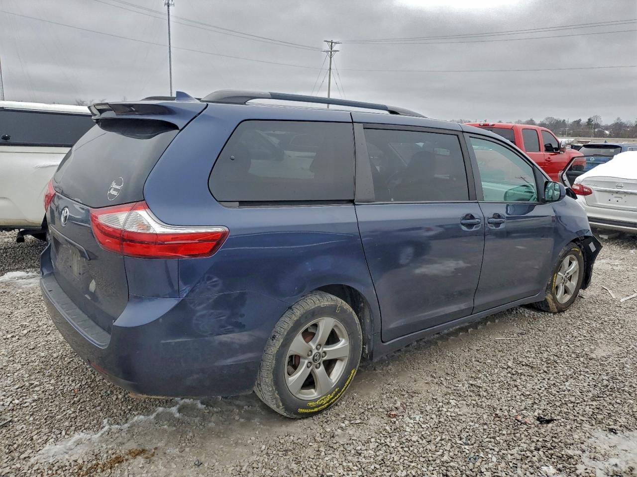 Toyota Sienna Le Image 9