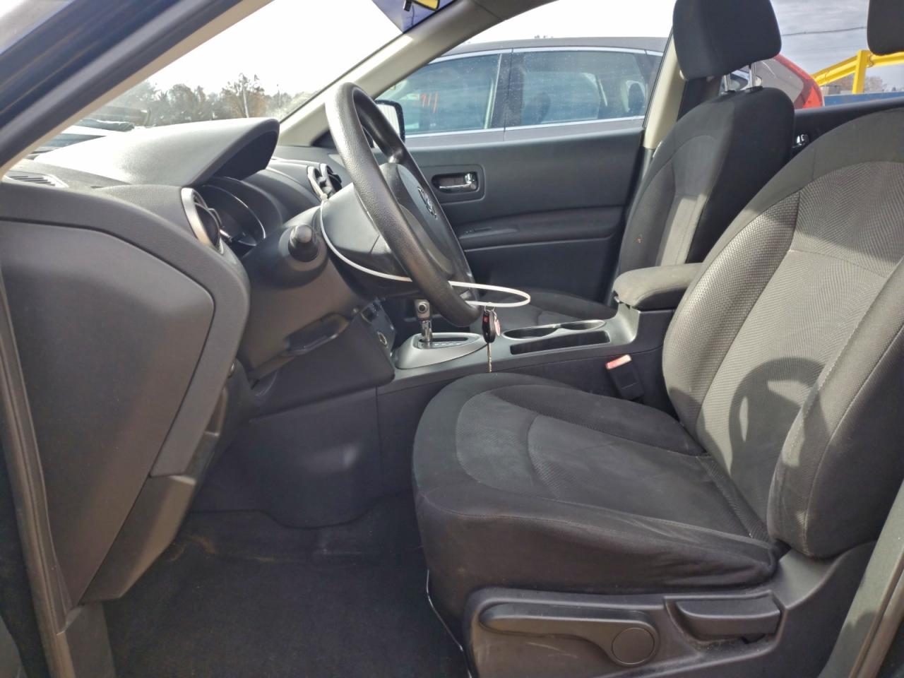 Nissan Rogue S Image 3