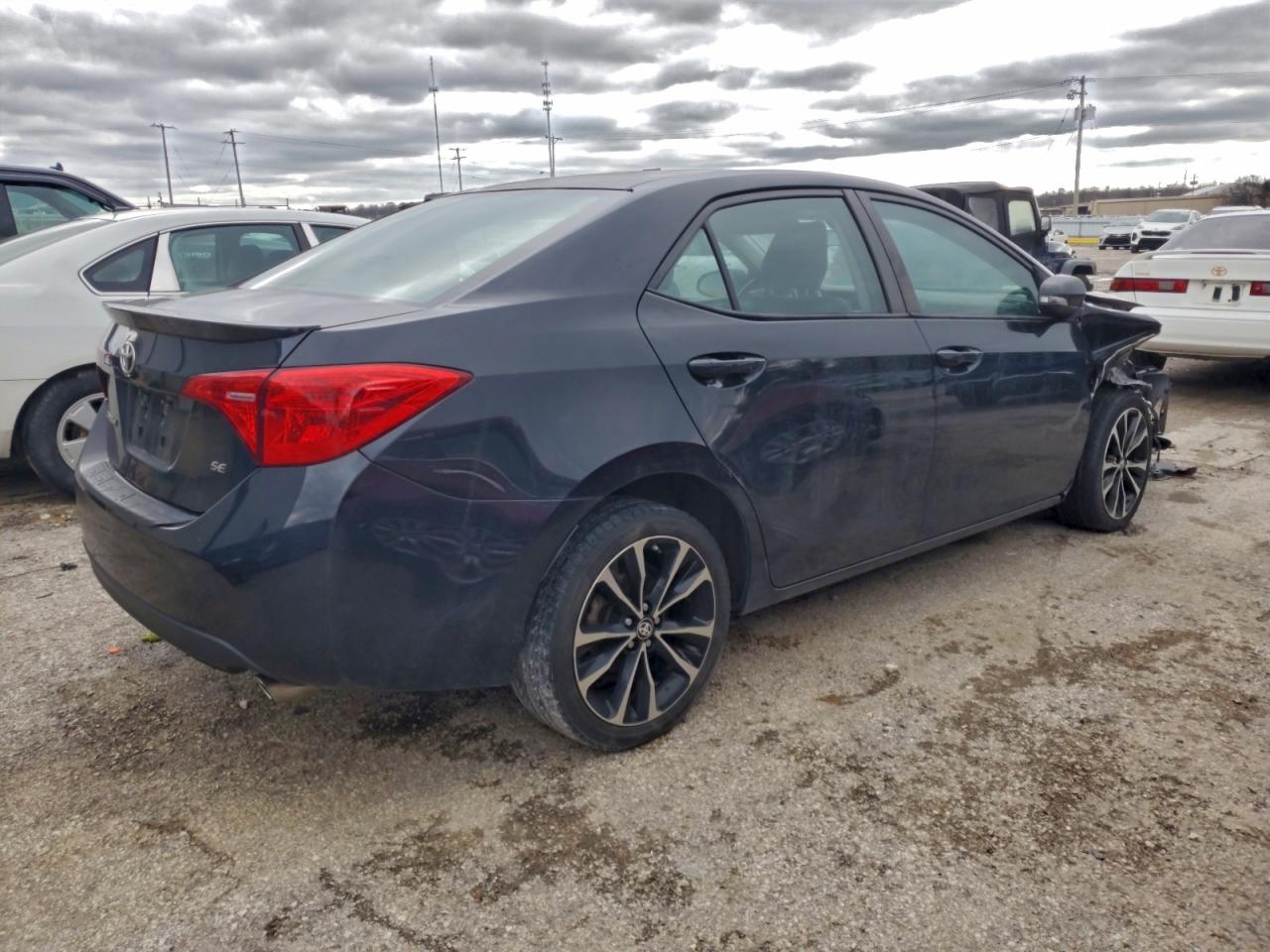 Toyota Corolla L Image 4