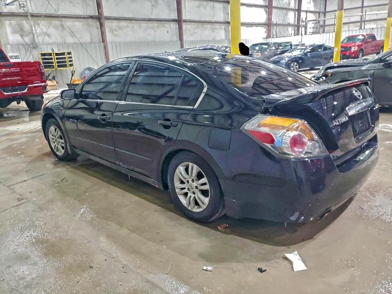 Nissan Altima Base Image 5