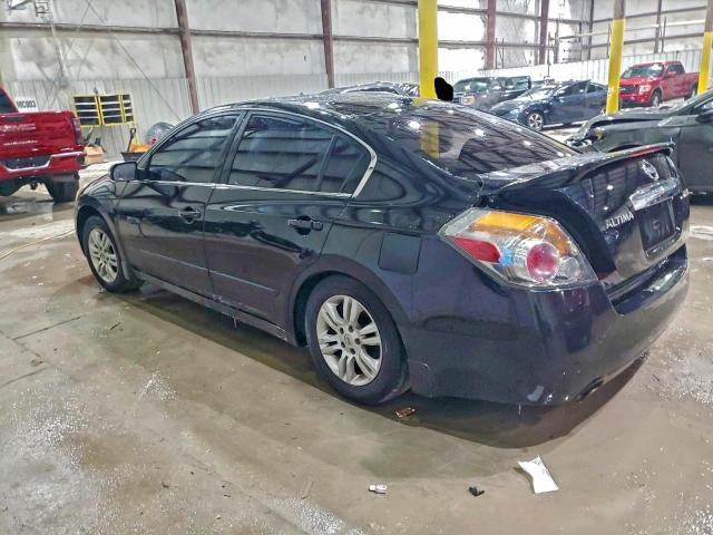 Nissan Altima Base Image 5