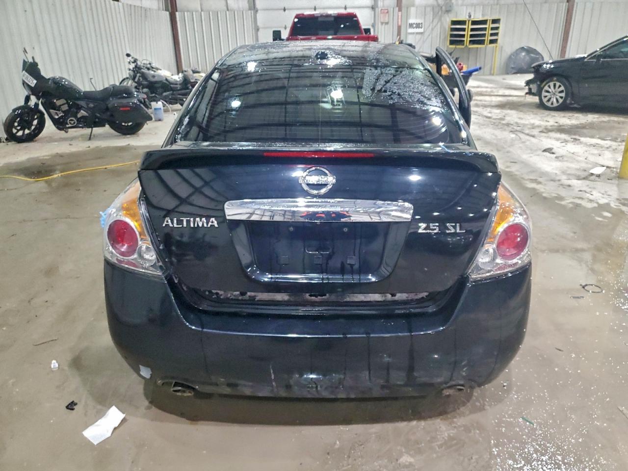 Nissan Altima Base Image 8