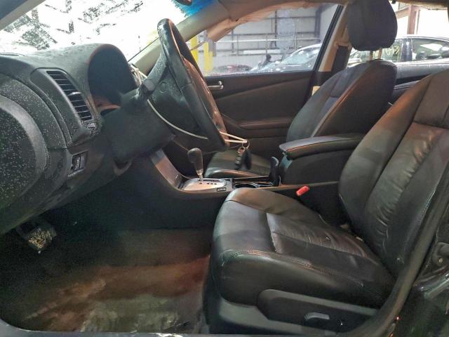 Nissan Altima Base Image 9