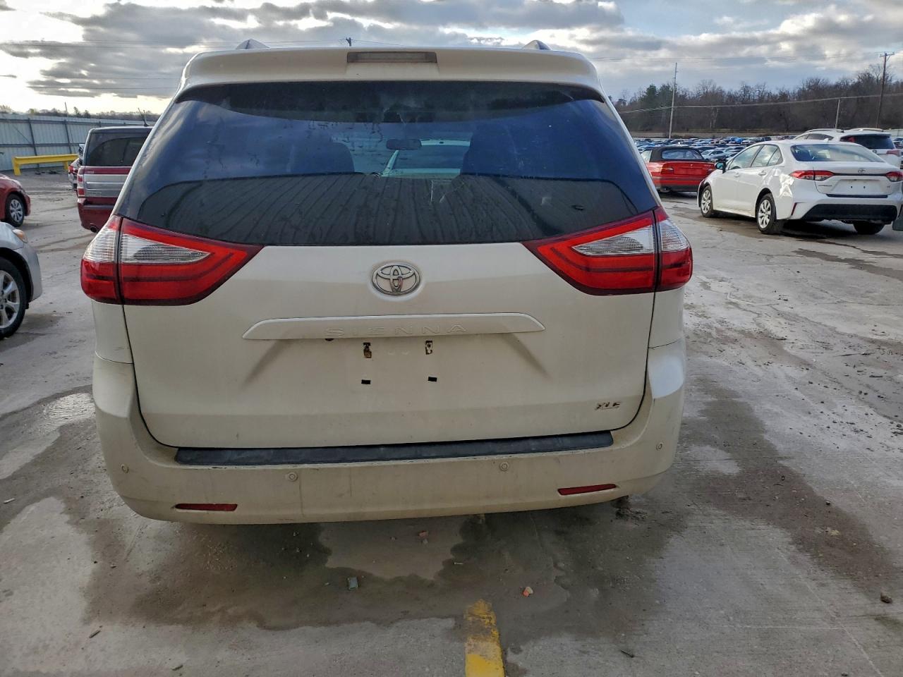 Toyota Sienna Xle Image 5