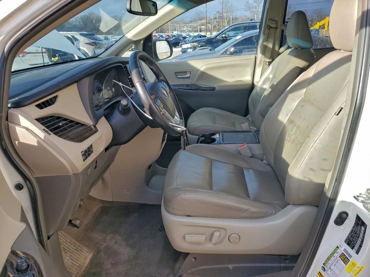 Toyota Sienna Xle Image 10