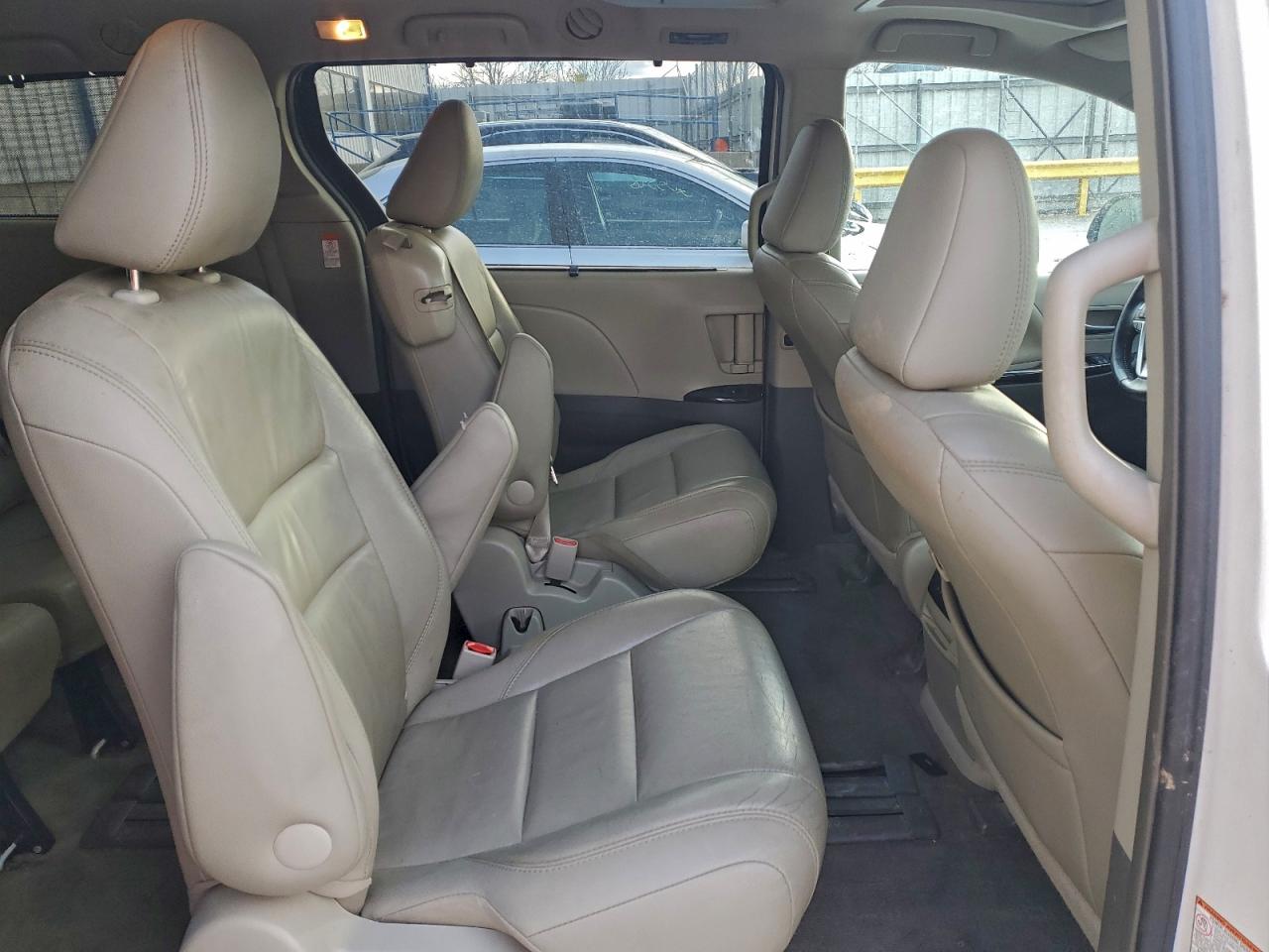 Toyota Sienna Xle Image 4