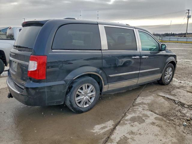 Chrysler Minivan Limited Platinum Image 11