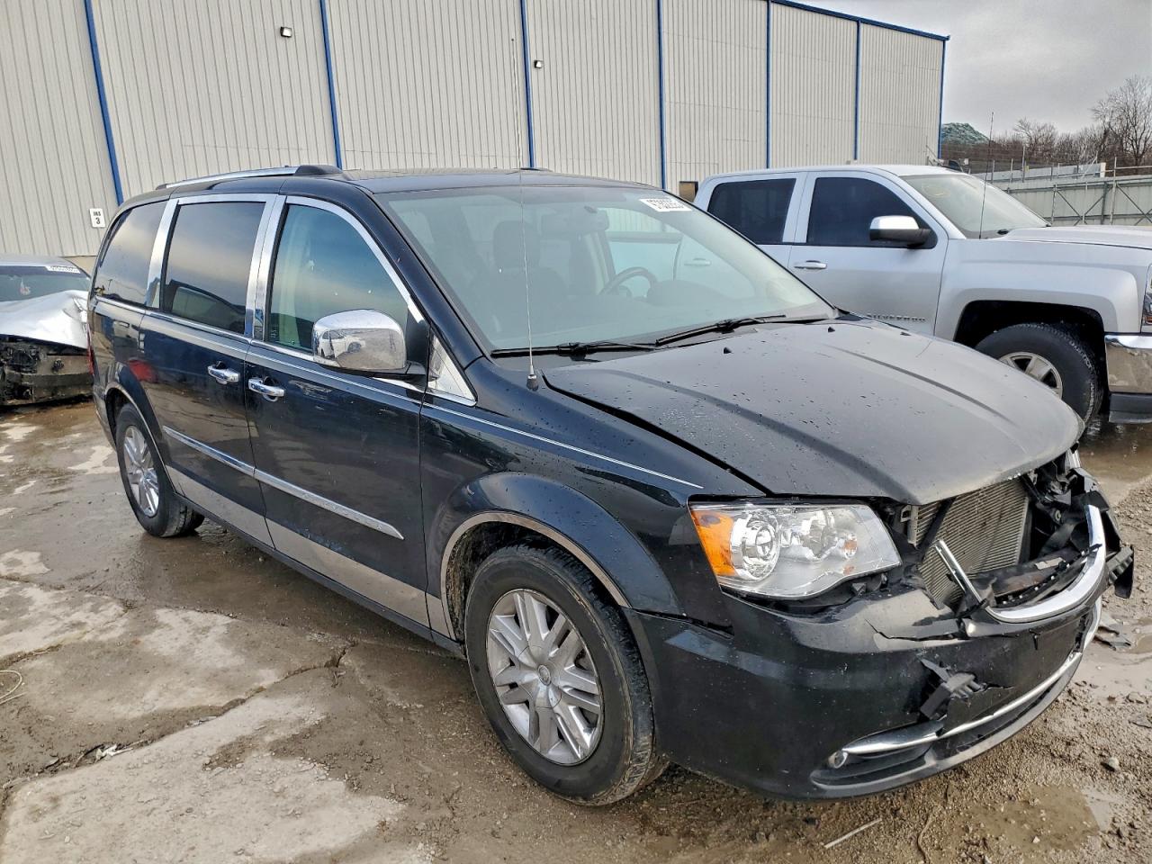 Chrysler Minivan Limited Platinum Image 13