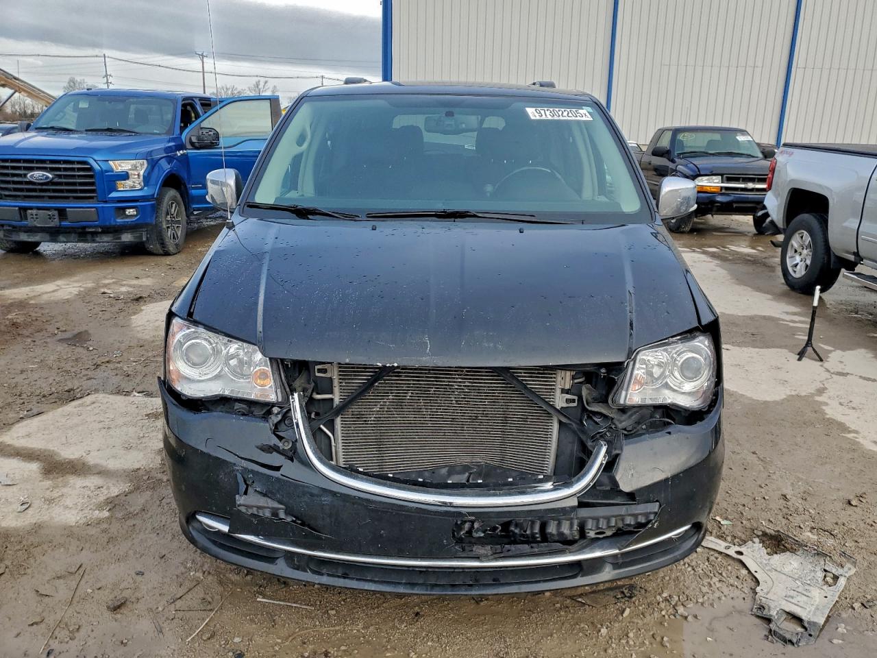 Chrysler Minivan Limited Platinum Image 6