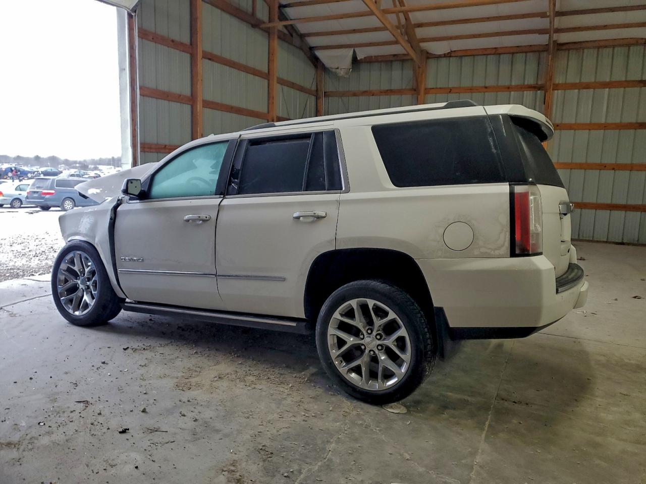 GMC Yukon Denali Image 8