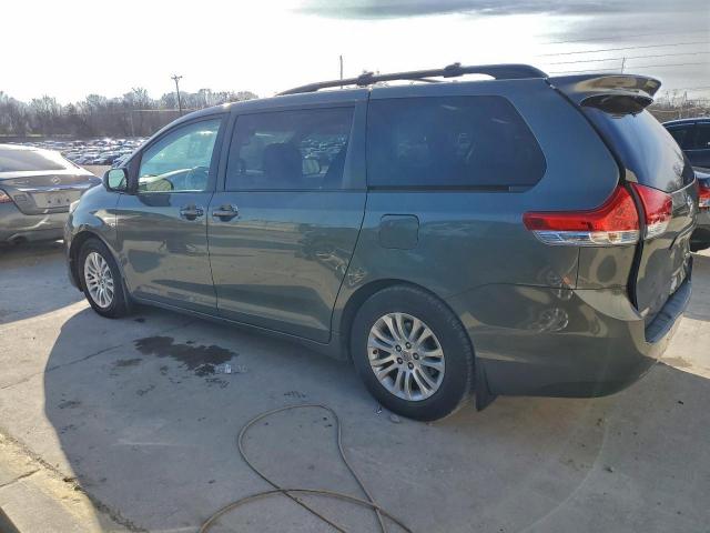 Toyota Sienna Xle Image 4