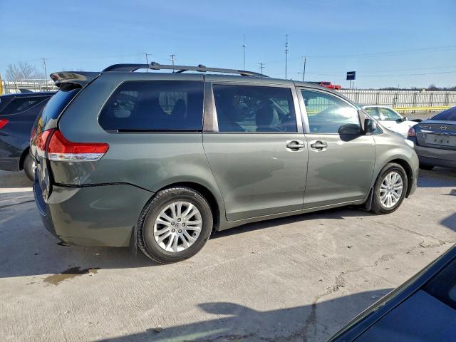 Toyota Sienna Xle Image 5