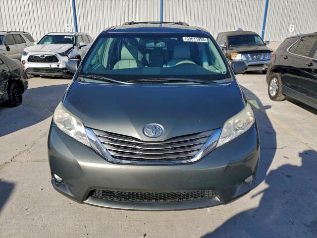 Toyota Sienna Xle Image 8