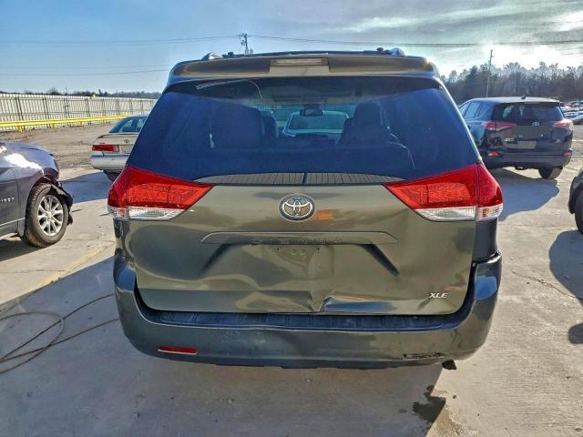 Toyota Sienna Xle Image 6