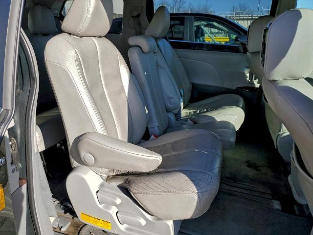 Toyota Sienna Xle Image 10