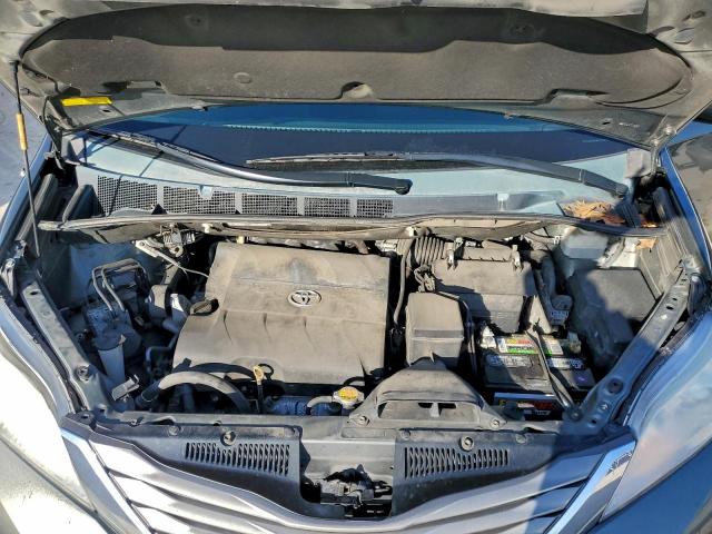 Toyota Sienna Xle Image 3